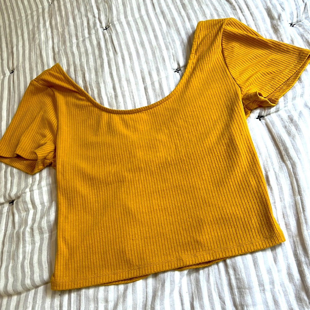 Mustard backless tee